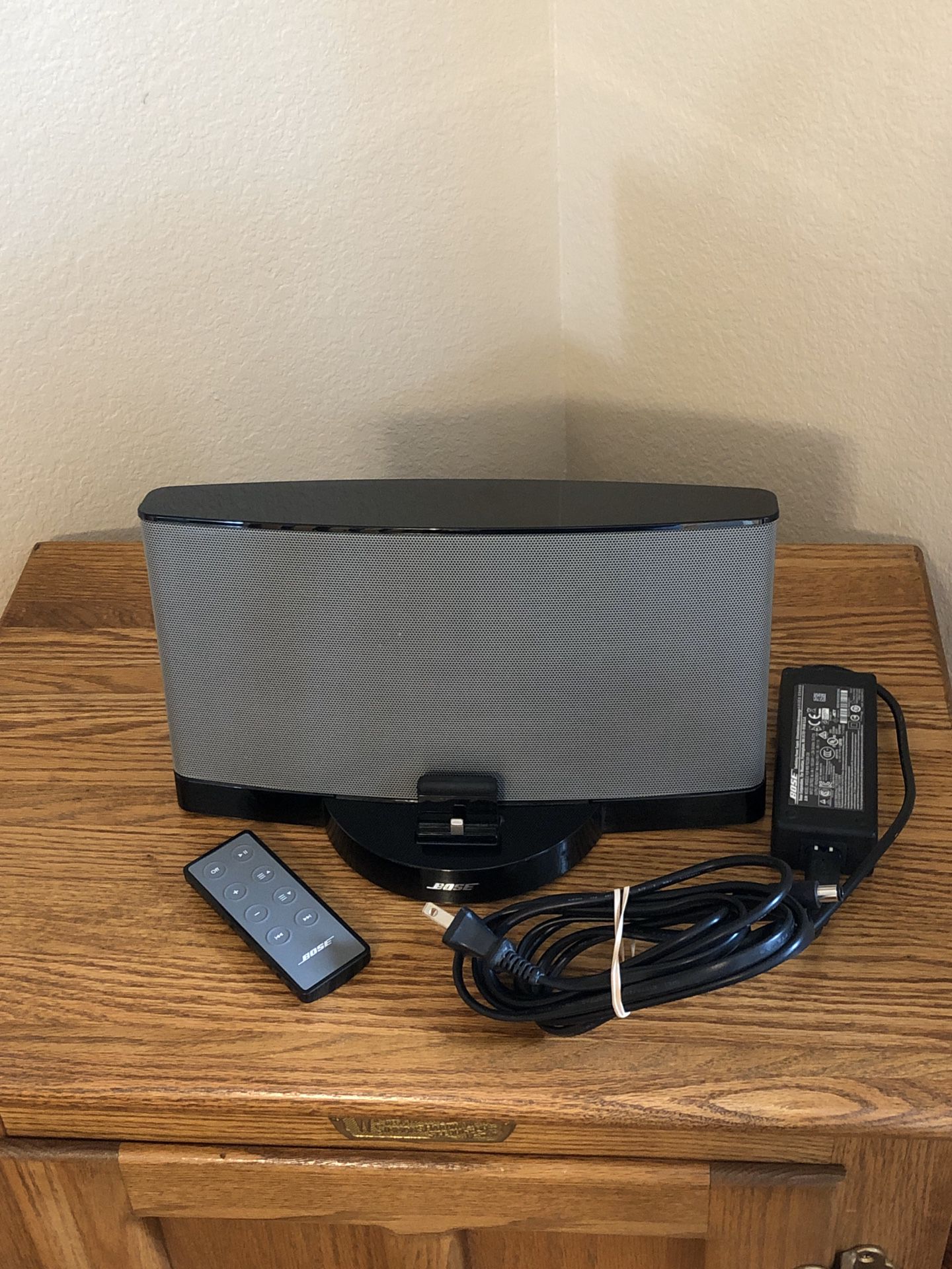 BOSE SoundDock Series III Digital Music System with Lightning Connector & Remote
