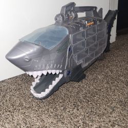 Hot Wheels, Shark Vehicle Transporter Light Up Eyes & Sounds Toy Carrying Case 
