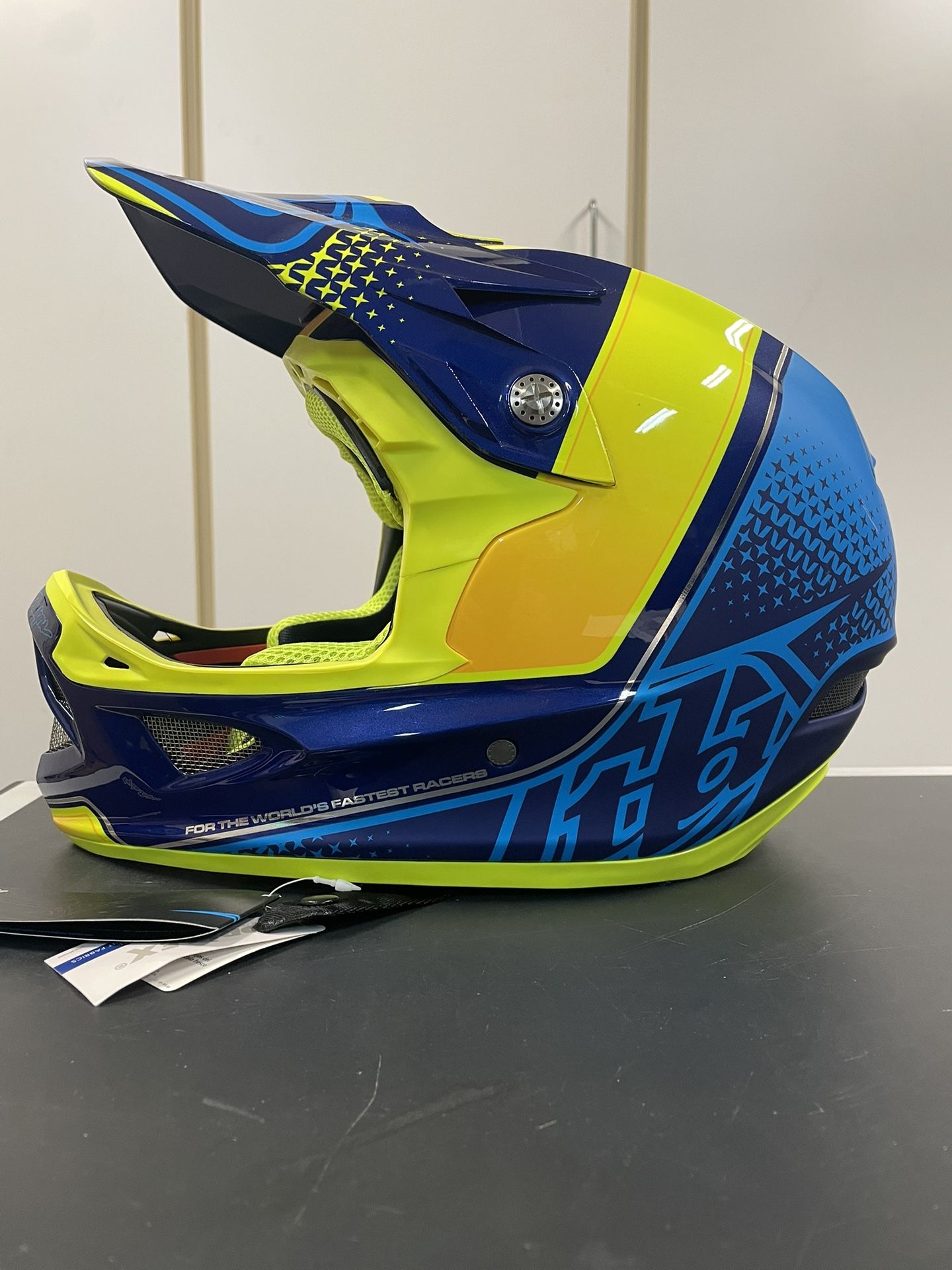 TROY LEE DESIGNS D3 HELMET