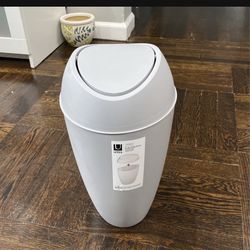 Umbra Twirla 9L (2.4 GAL) Waste Basket Trash Can - Grey/ Silver