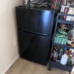 House Moving Sale ~ Mini Fridge, Storage Bin, Washer & Dryer, Fire Pit 