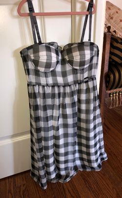 Guess women’s Dress New with tags size small