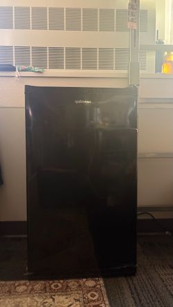 Black Upstremian Mini Fridge
