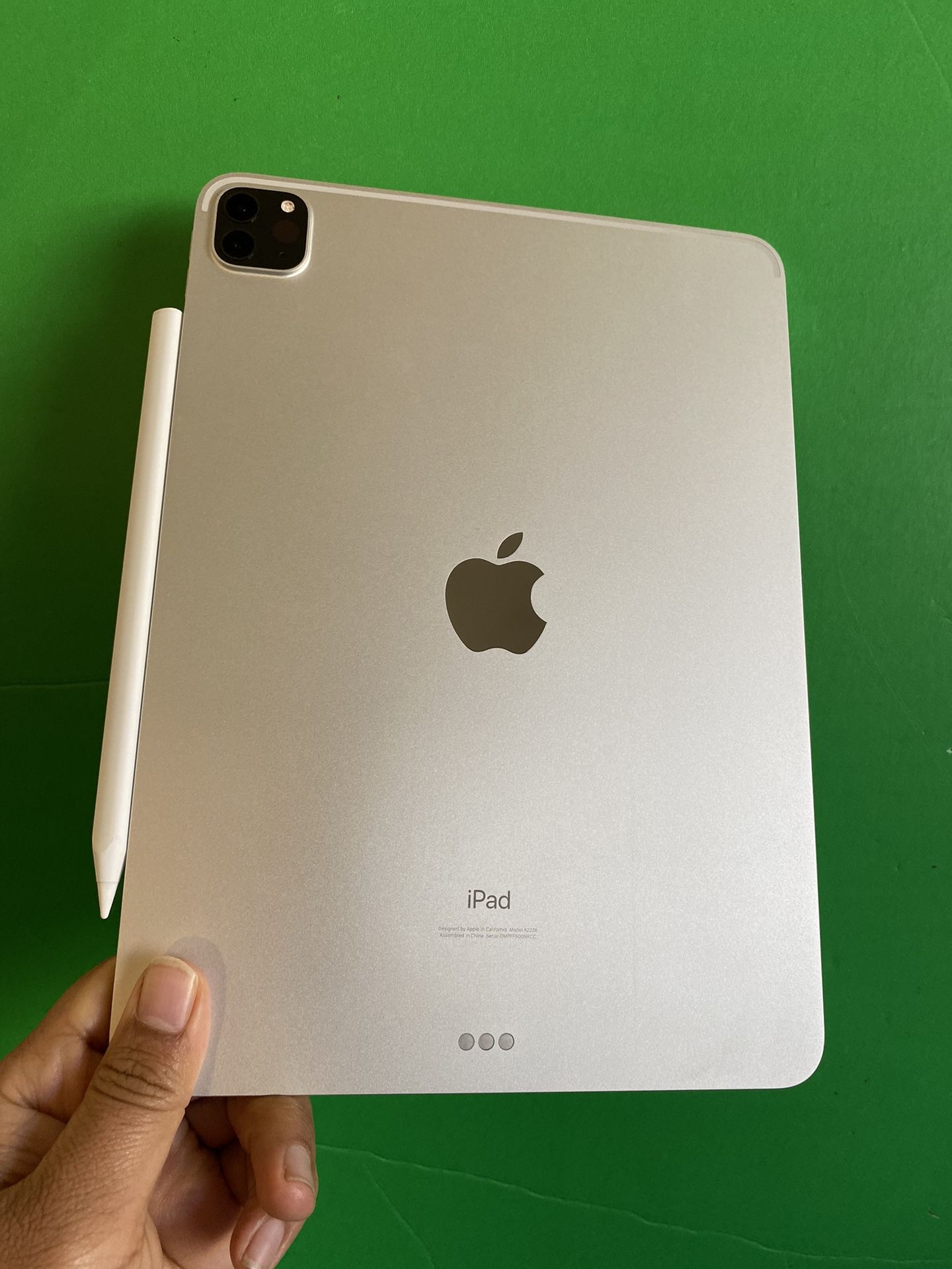 256GB Apple IPad Pro 11” 2nd Generation (2020 Model/ Liquid Retina) with Keyboard pen & Accessories (Apple Pencil compatible)