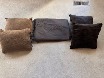 California King Comforter Cover And 4 Decorative Pillows