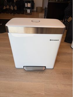 Dual Compartment Trash Can
