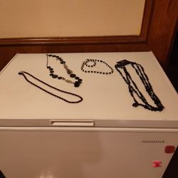 Beautiful Jewelry Asking $20 Brand New Five Pieces For $20