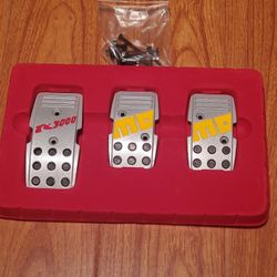MOMO Aluminum Car Pedal Kit 