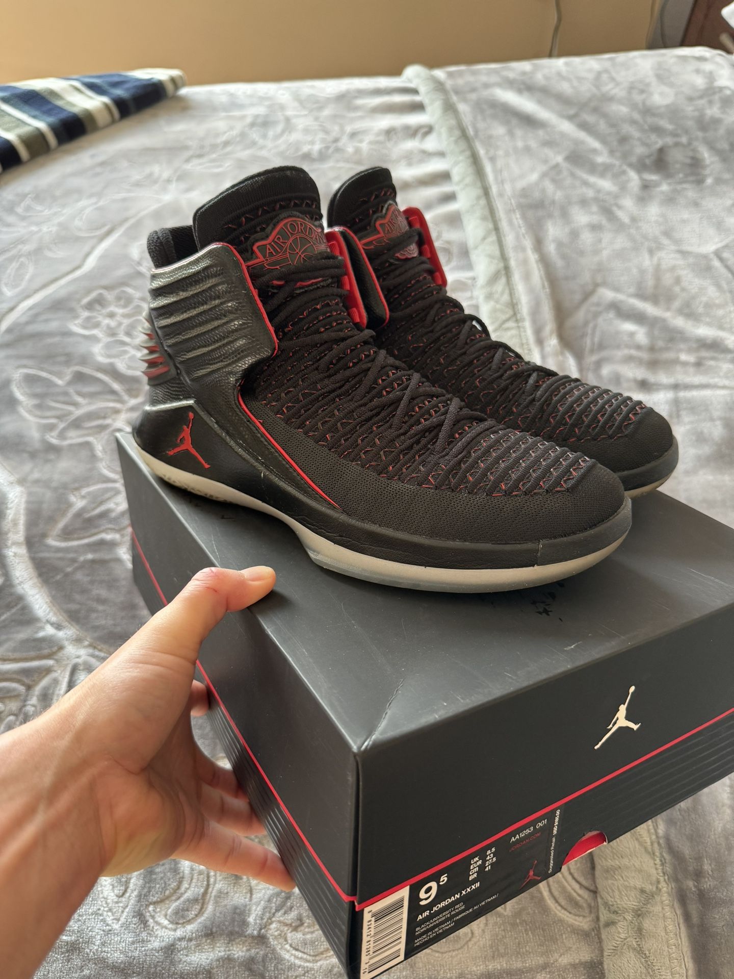 Air Jordan 32 “Banned” Size 9.5