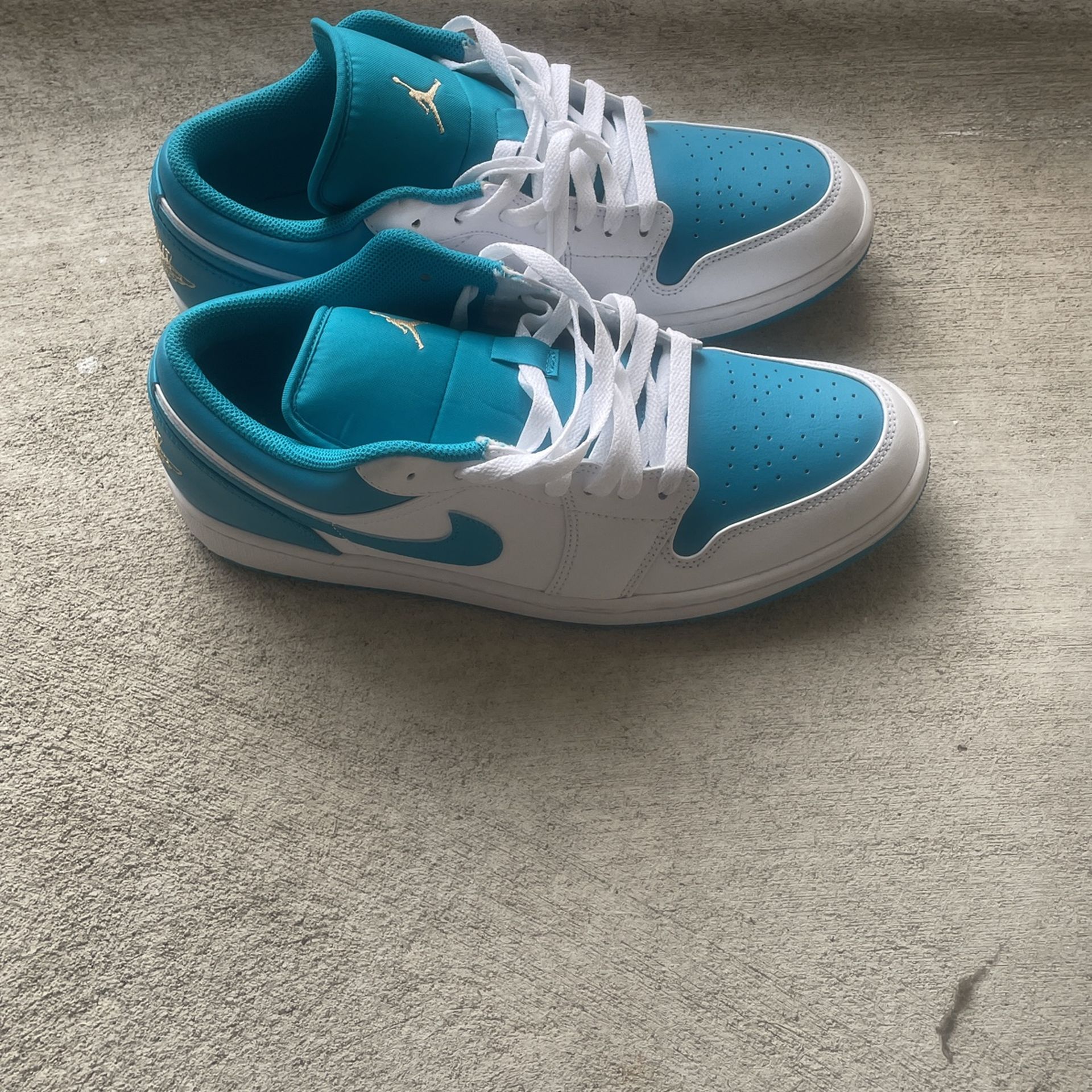 Men’s Air Jordan 1 Low, Aqua Blue Size 11