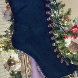 Black High Heel Boots, Size (5.5)