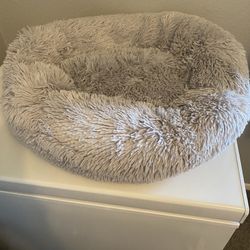 New Round Furry Dog/Cat Bed (2 Colors Available)