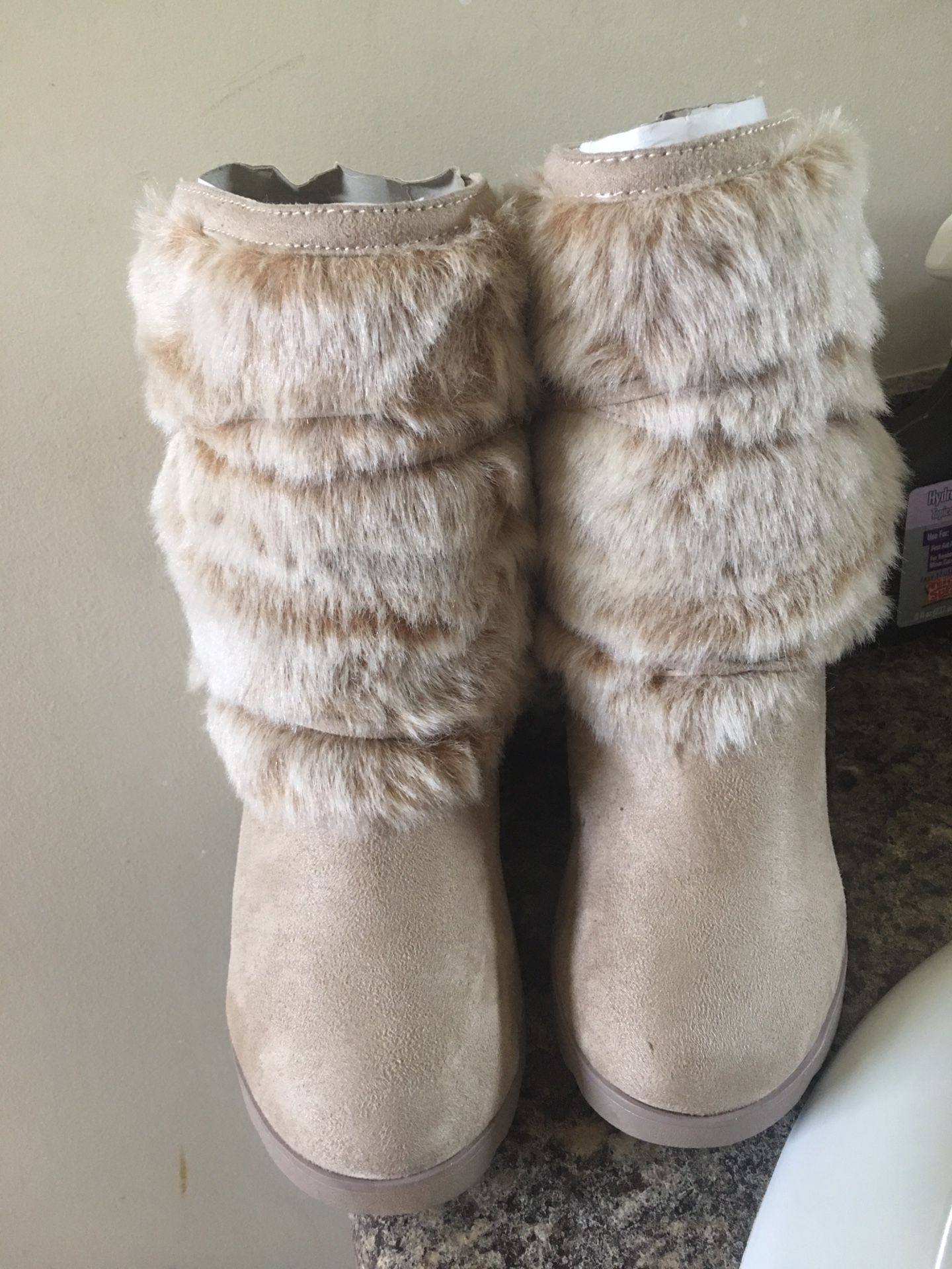 Girl’s boot size 8.5