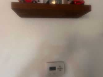 2 floating shelves
