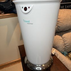 Brookstone Towel Warmer Large Floor Stand Up Warms Towels Robes Blankets 647156