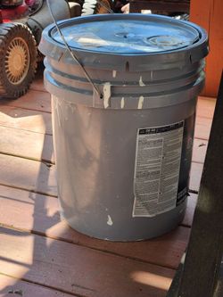 Free empty 5 gallon bucket