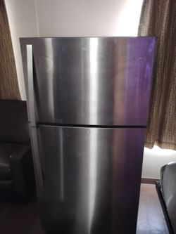 Whirlpool top-freezer refrigerator