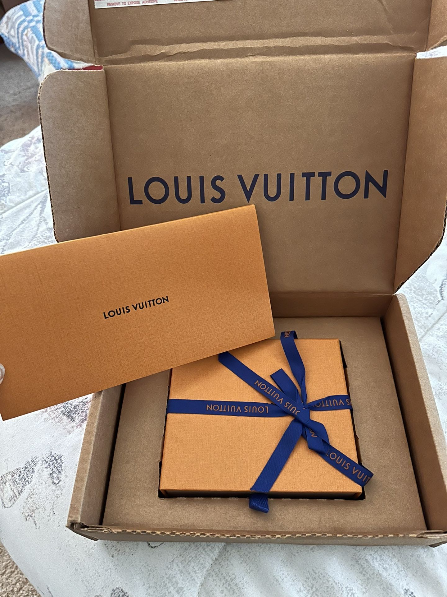 Louis Vuitton Monogram Folding Victorine Wallet BY LOUIS VUITTONLV1030