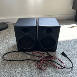 M-audio AV40 4 inch speakers