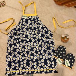 Bakers tools - aprons / mitts / measuring tools