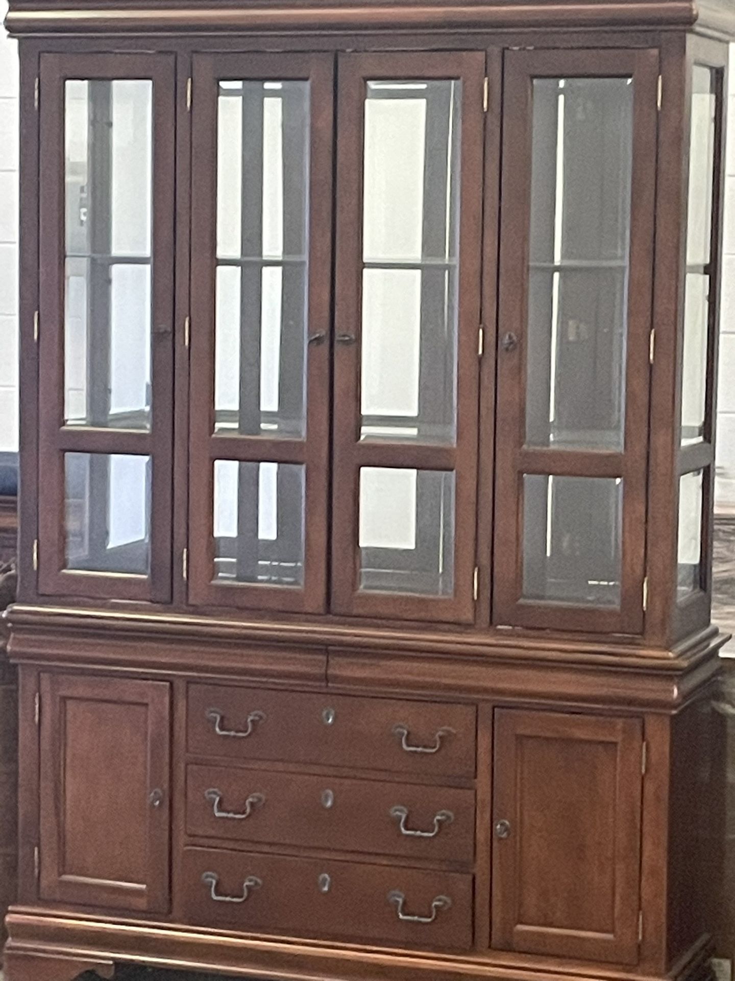 2PC CHINA HUTCH W/Matching Buffet