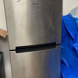 LAST CHANCE Whirlpool Refrigerator/Freezer