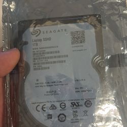 Sealed Seagate Laptop SSHD 1TB Hard Drive