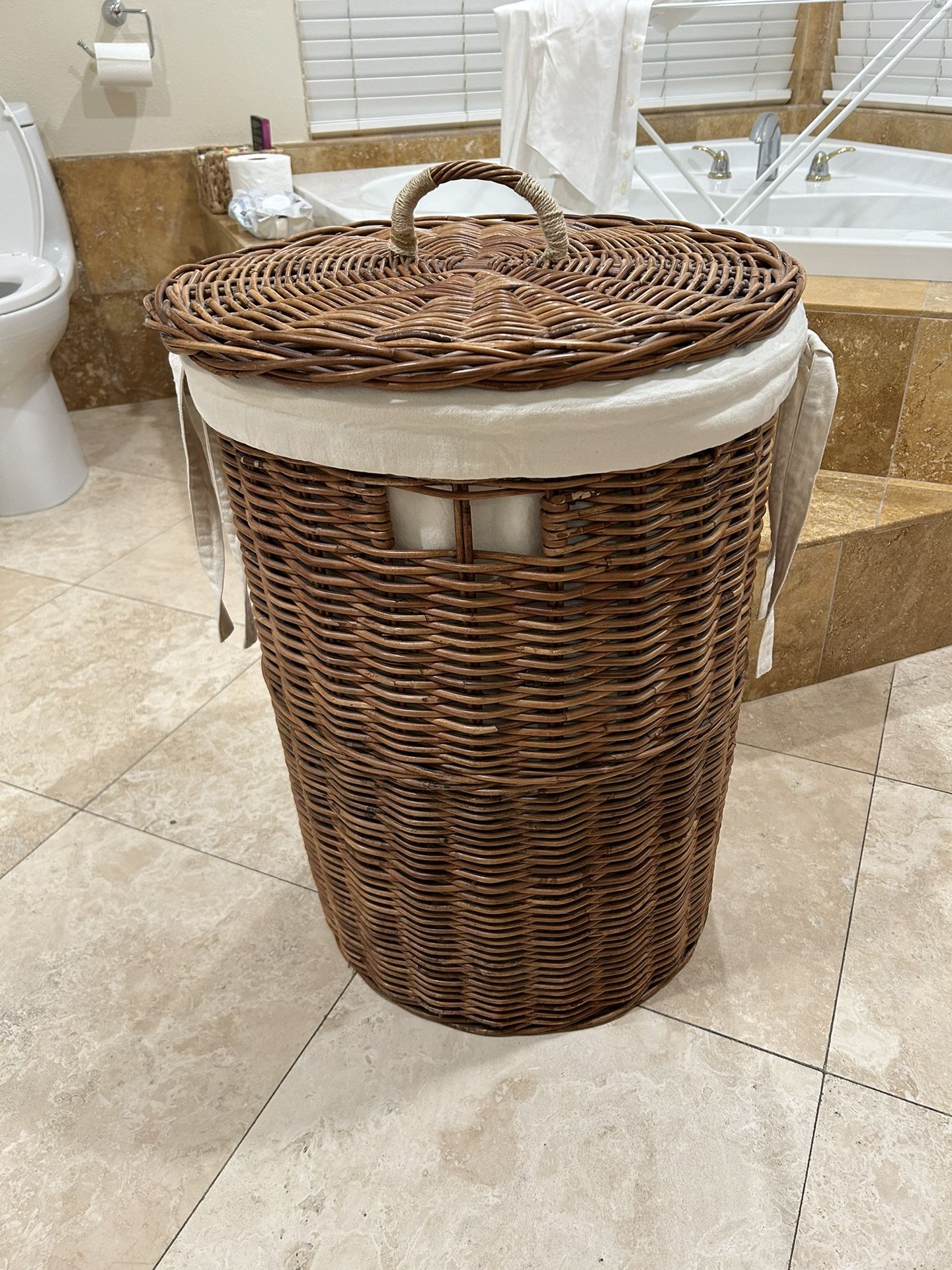 Large Basket Laundry Hamper With Lid And Cotton Liner