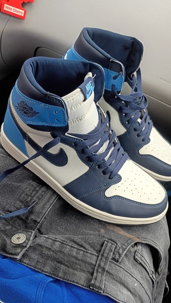 Jordan 1 Retro High Obsidian