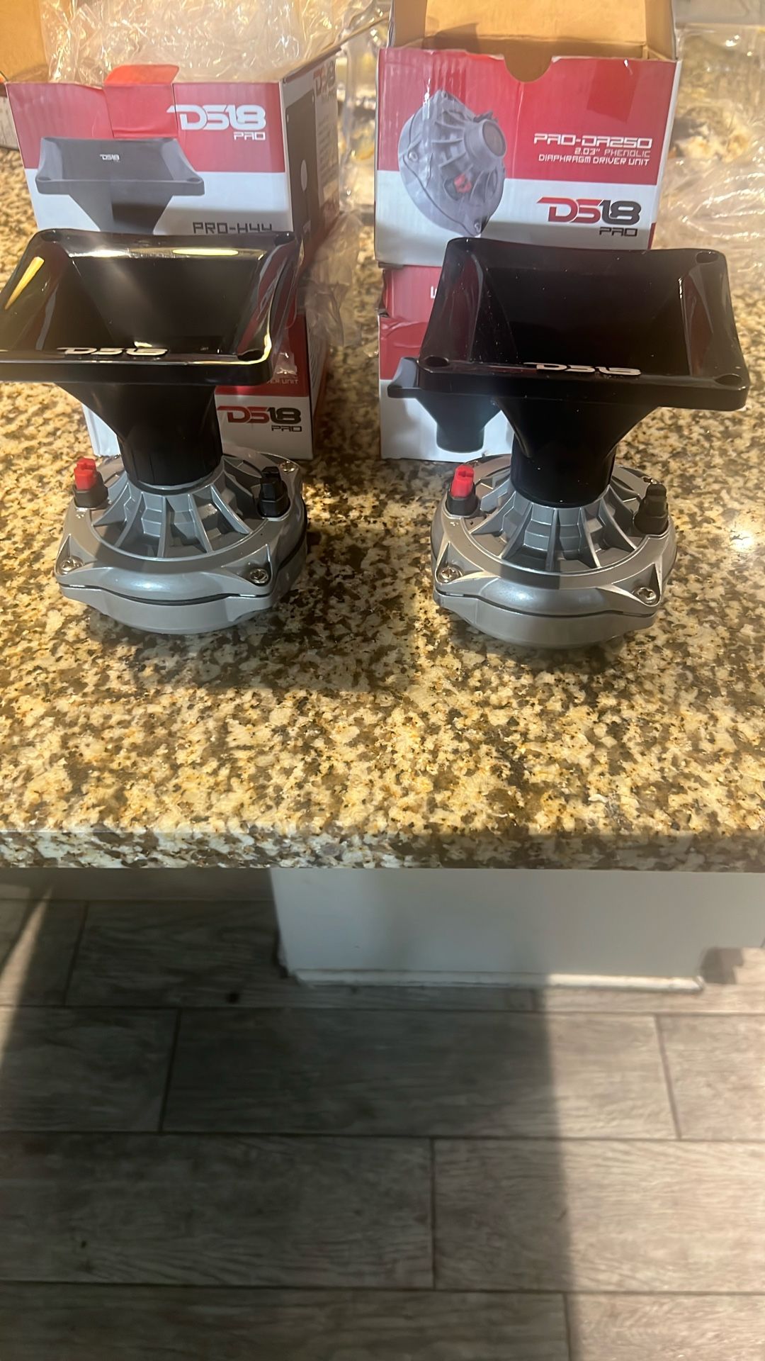 DS18 Pro-H44 And Pro-DR250