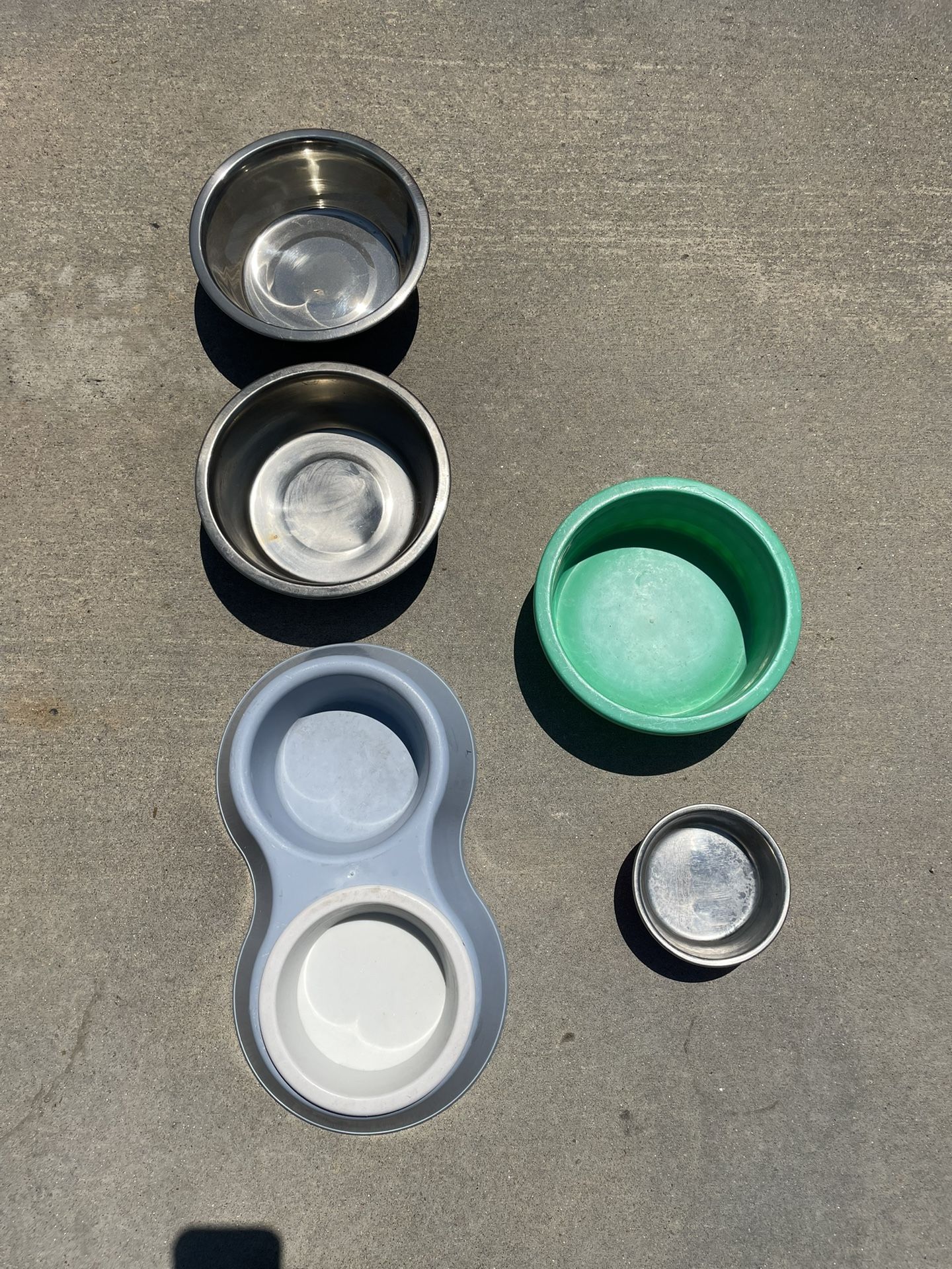 Pet water/food dish; Free!