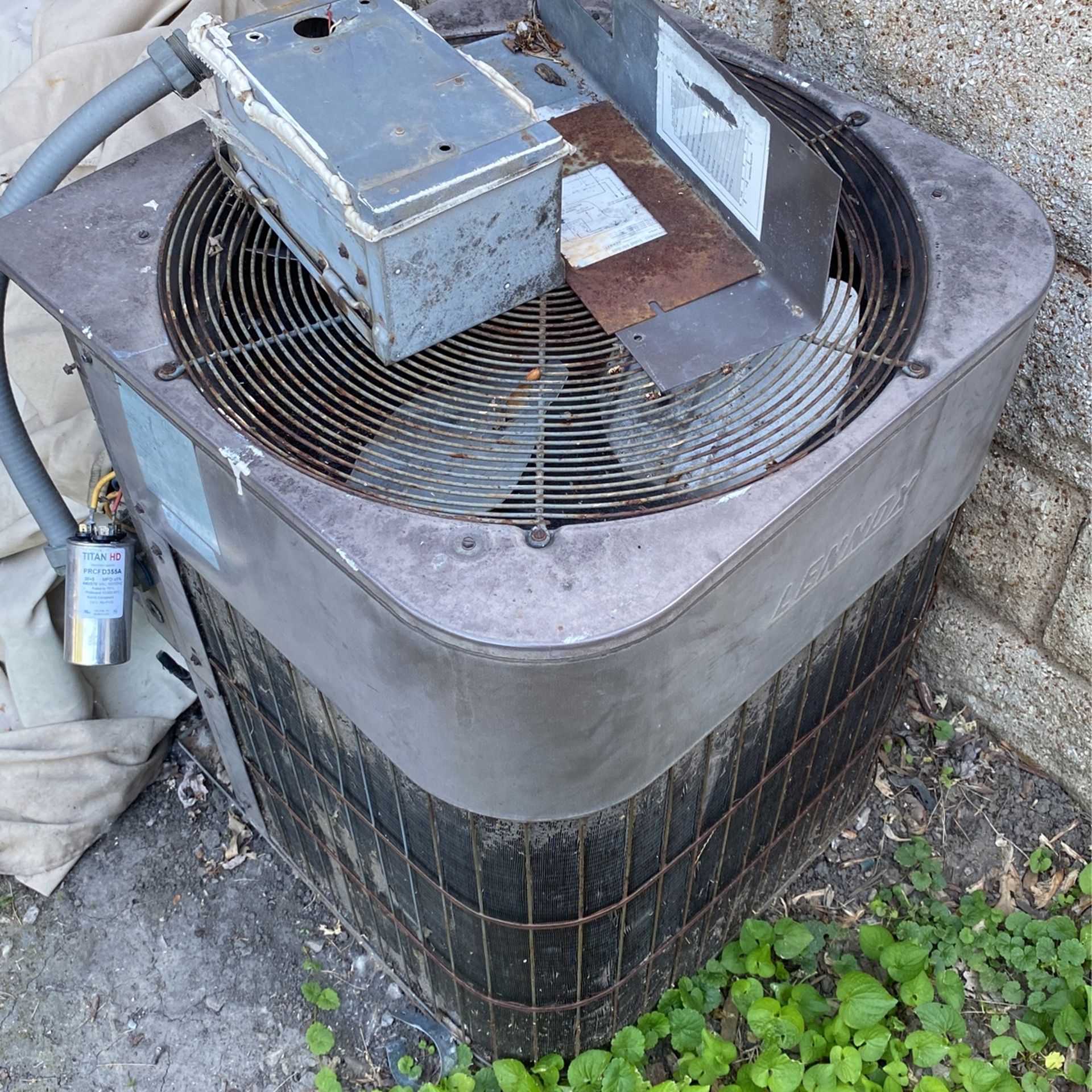 Lennox 2 u0026 Half Ton AC Unit $100 for Sale in Overland, MO - OfferUp
