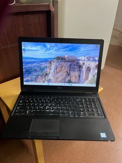 Dell latitude 5580 15.6inch I5-7300 @ 2.60 GHz  8GB RAM  256GB SSD Windows 11 pro. SMALL CRACK ON THE LEFT CORNER. See pictures fore more details  NO 