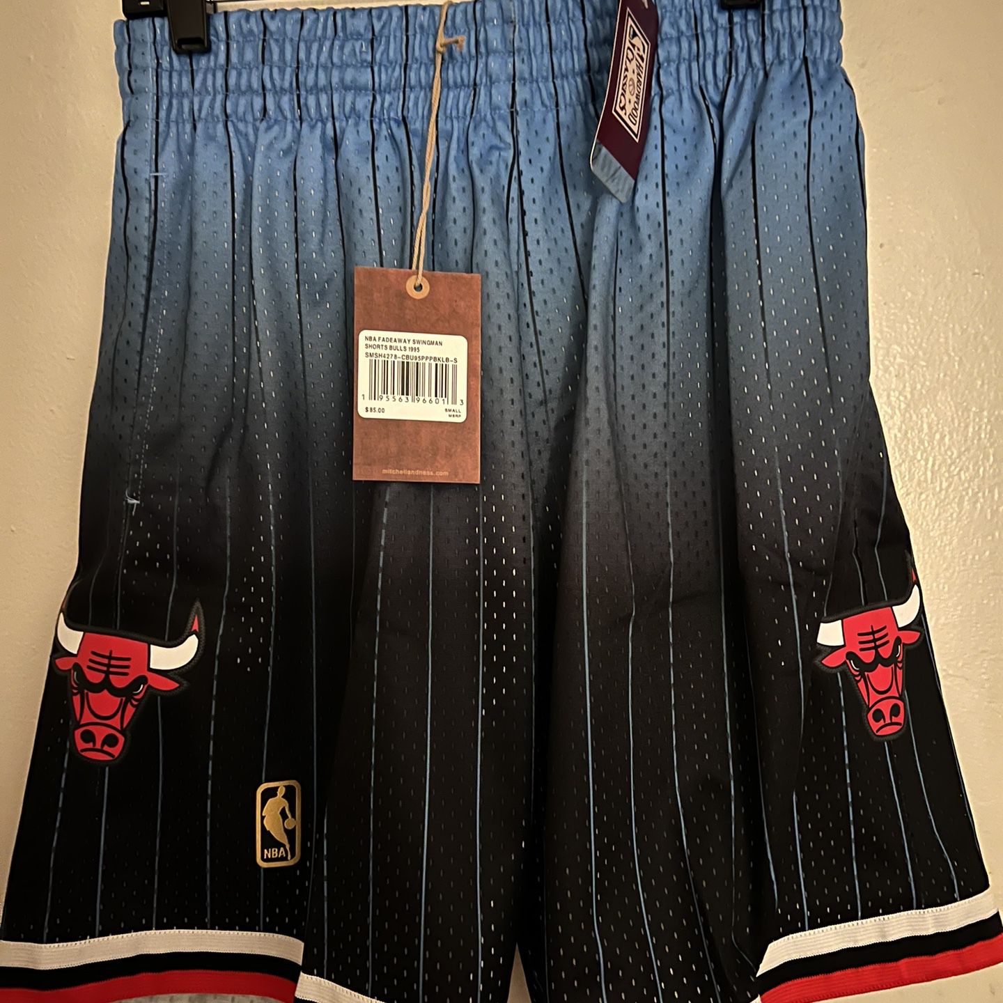 Chicago Bulls Pinstripe Shorts Gold NBA Logo sz L 44 for Sale in Chicago,  IL - OfferUp