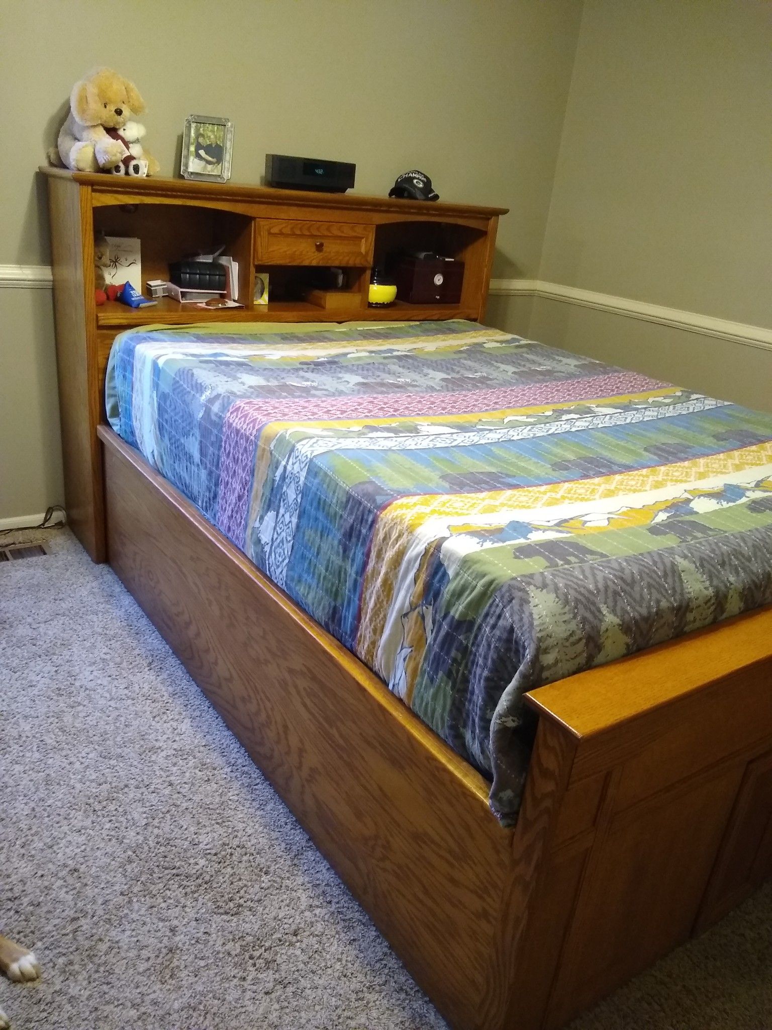 Queen size oak bed