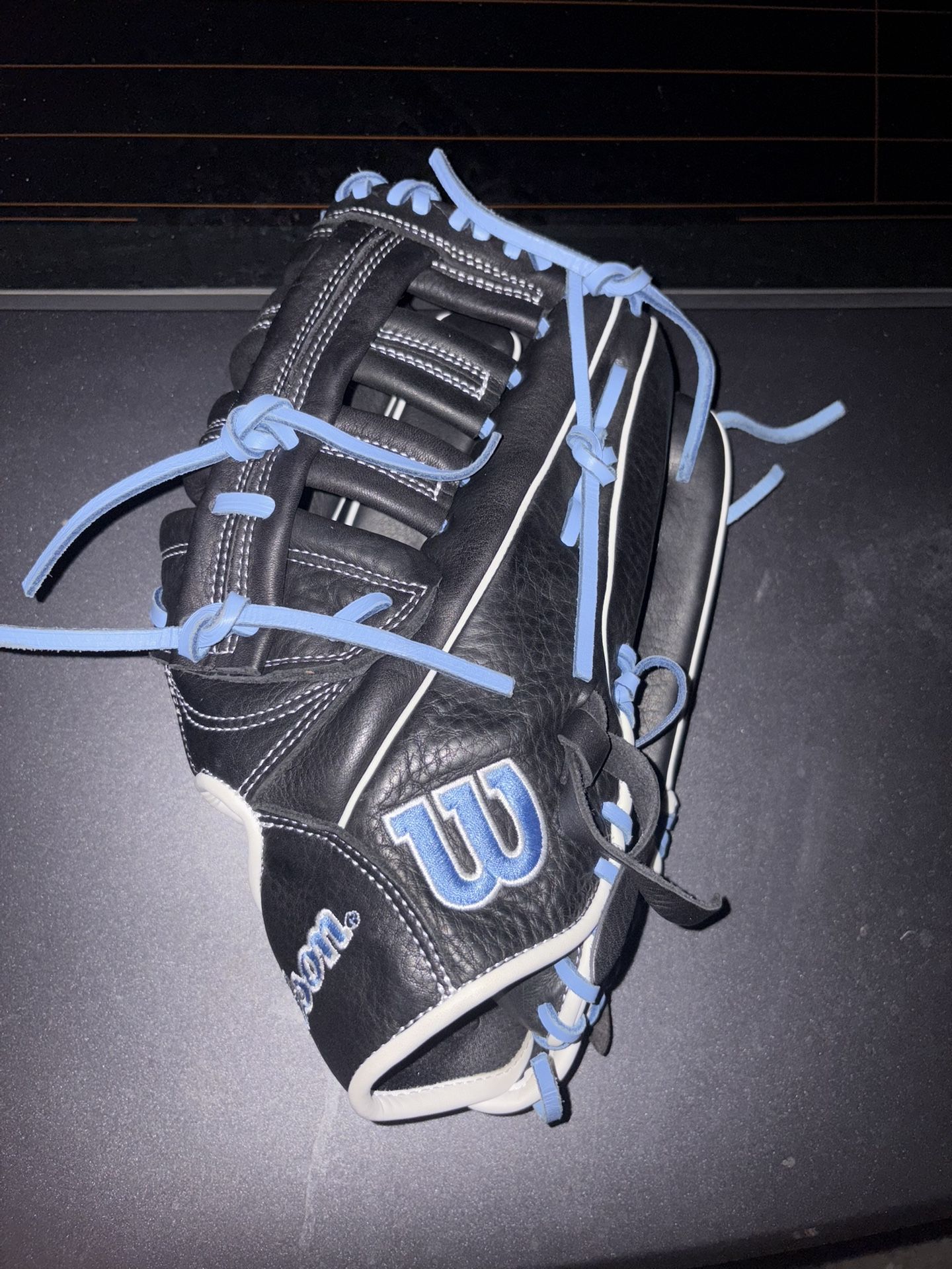 Wilson A950 gloves 