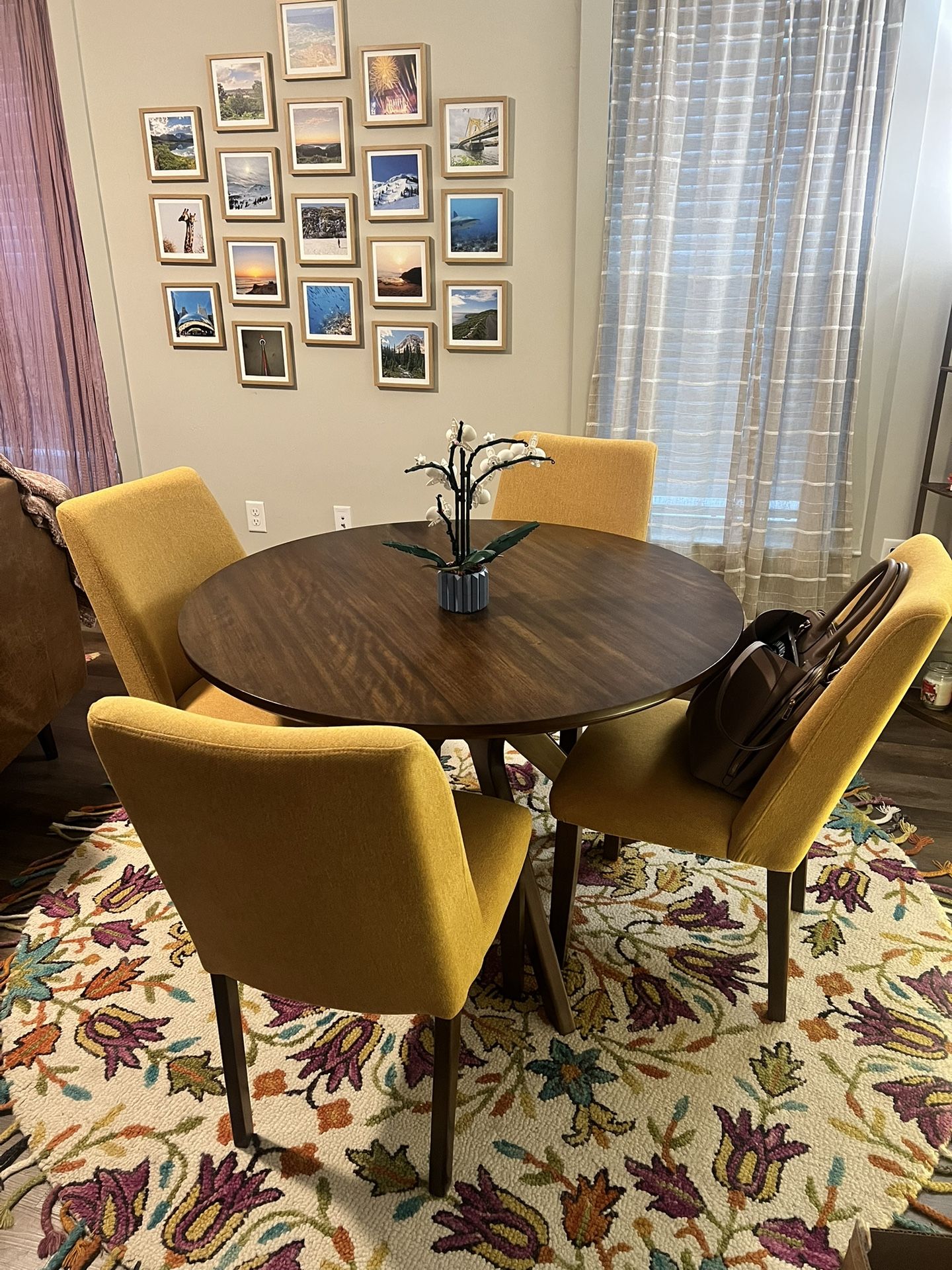 Dining Table + 4 Chairs
