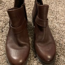 Women’s Naturalized Brown Booties. Size 9