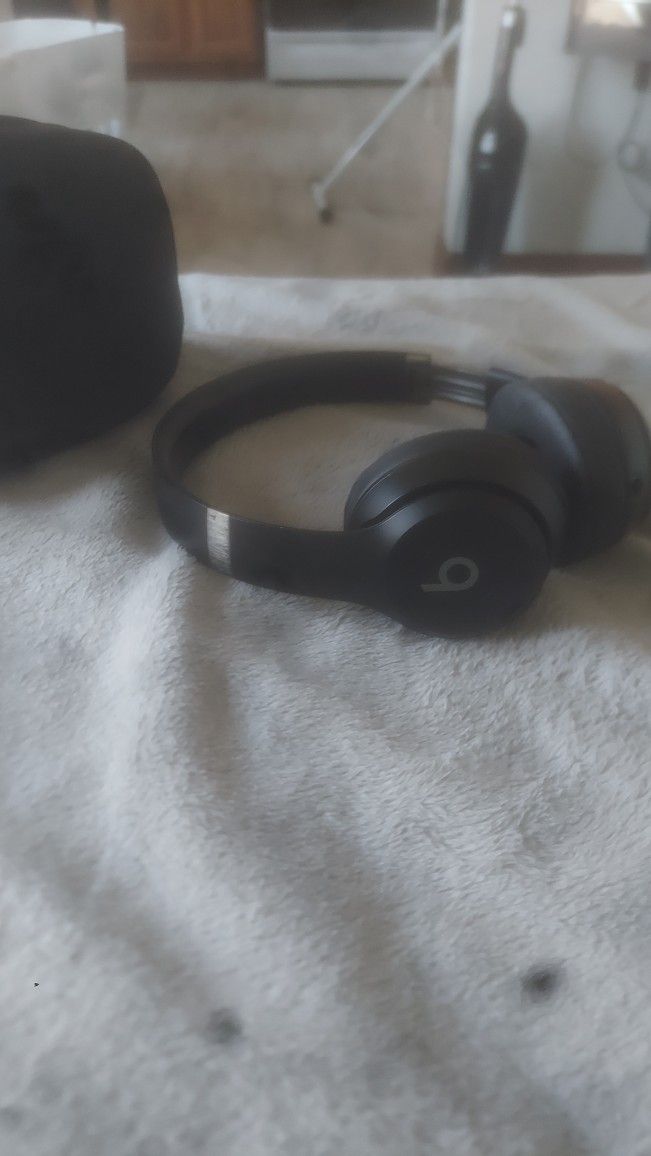 Beats Solo4 Pro