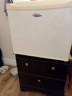 Mini fridge