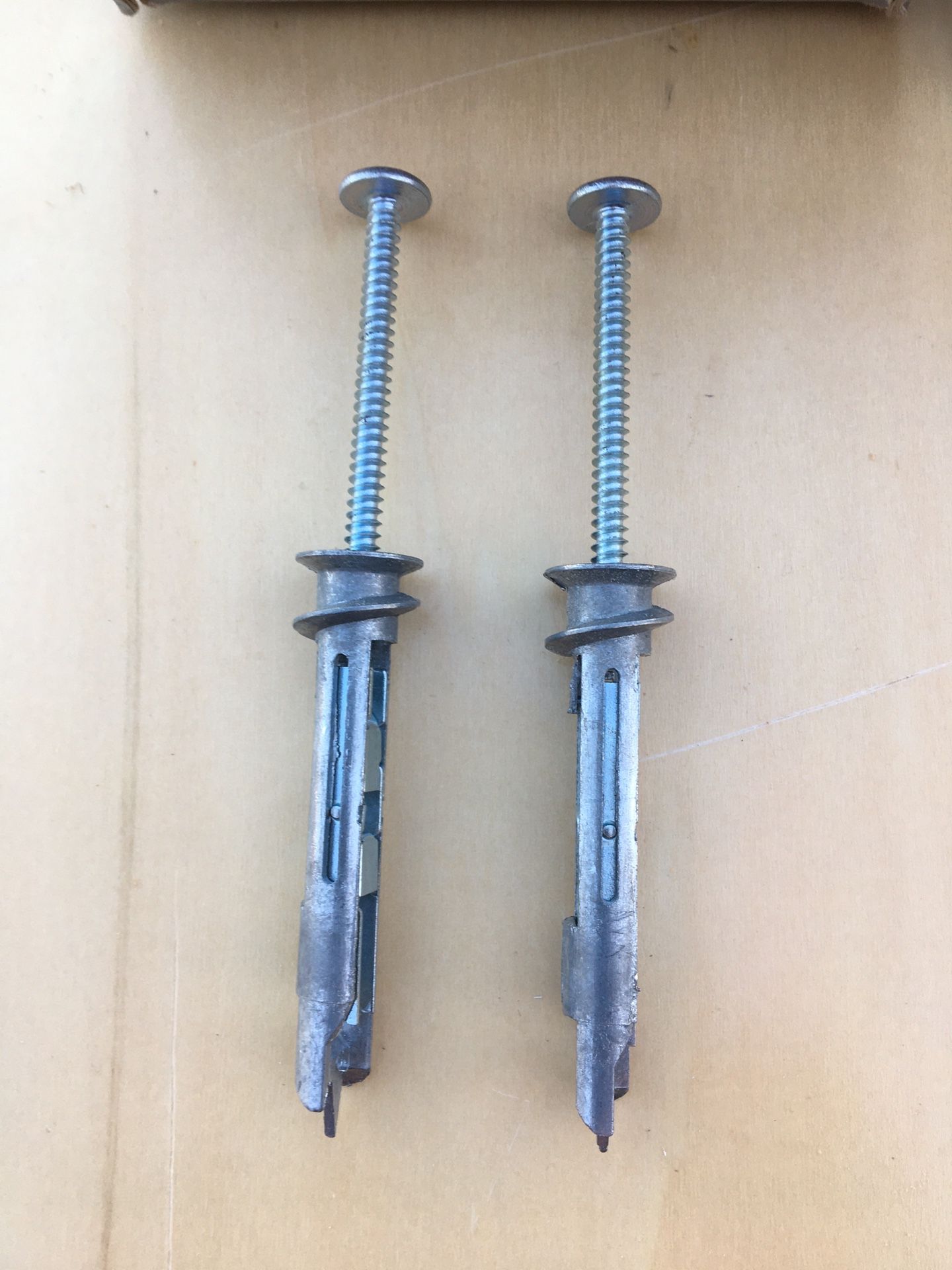 EZ TOGGLE 2 1/8” 100 lb capacity box of 50 $30