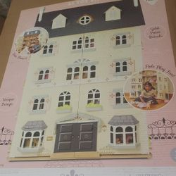 Brand NEW LeToy Van Wood Dollhouse