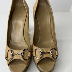 Amazing Pair Gucci Guccisimma Horsebit Open Toe Light Sand Leather Heels Size 8.5