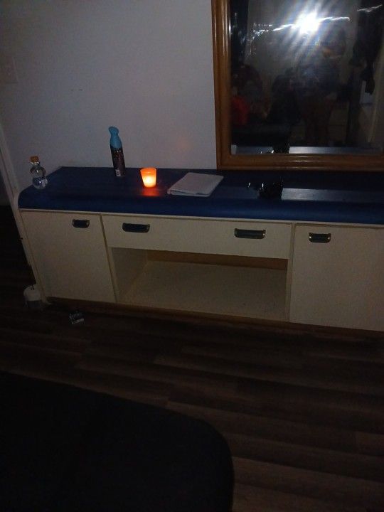 Dresser W Mirror