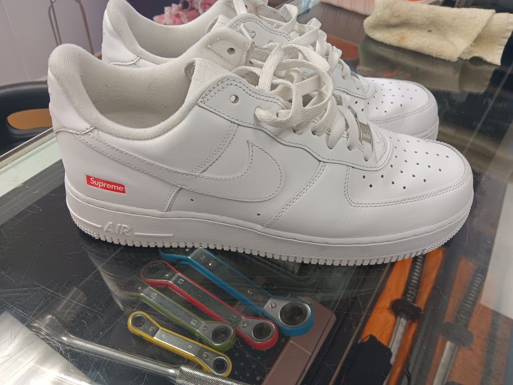 Air Force 1 Supreme Sneakers