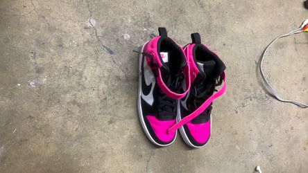 Woman’s Nike  7