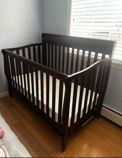FREE GRAECO CRIB w/MATRESS