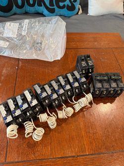 Square D HOM115 15A Single-Pole Circuit Breakers (2)