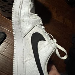 White Nike Air Force Men's Size 11 Shoes 