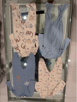Pijamas de 4 a 6 mese lote por 10'dólares